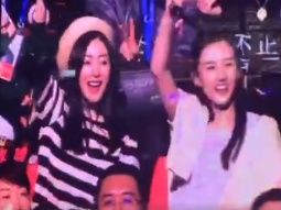 张天爱演唱会高调示爱后秒怂？你们明星追星时能低调点吗