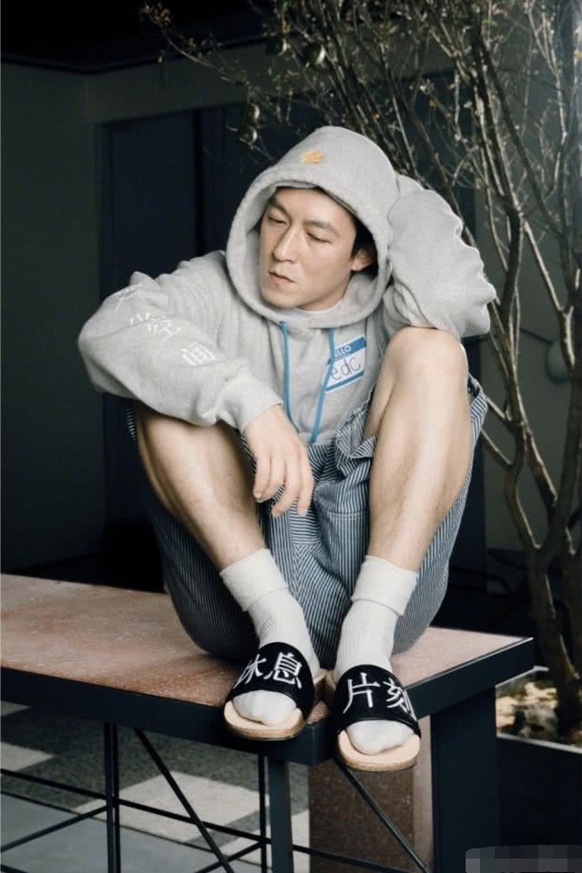 陈冠希圣诞节炫富：女儿一个玩具箱价值数百万，父女一起嘟嘴卖萌