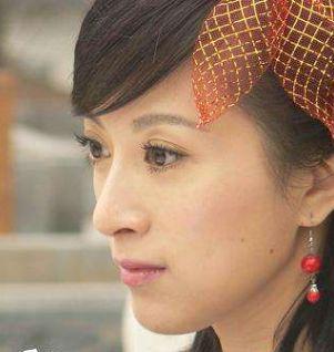 说自己天生只适合演公主，因为长得太洋气？是嫁入豪门给她的勇气吗？