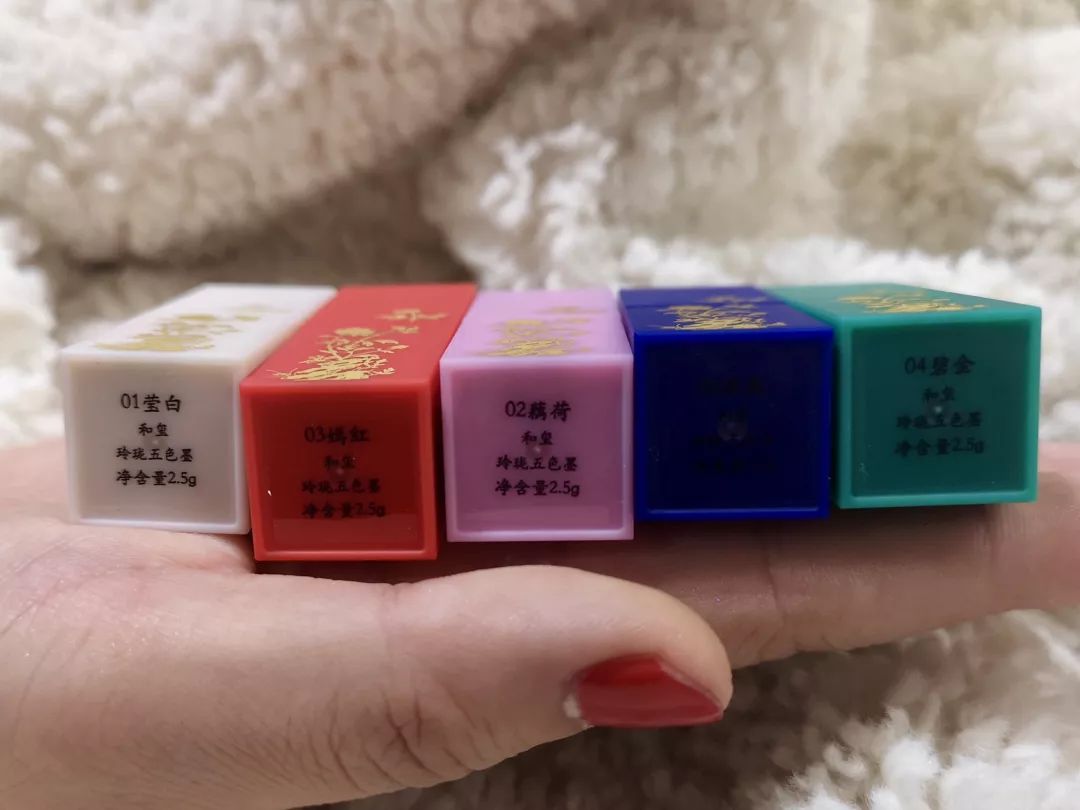 真人实测5款故宫淘宝口红，我再也不要上故宫的当！