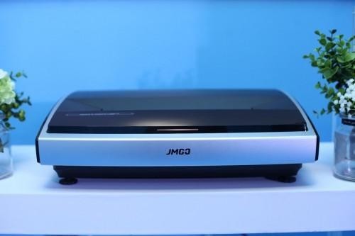 坚果智能投影“夜光宝盒”亮相杭州