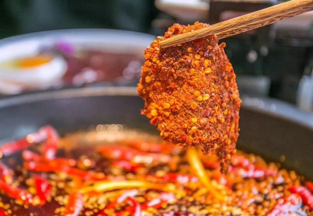 重庆口碑前十火锅,山城小龙女火锅镇店菜品:麻辣牛肉