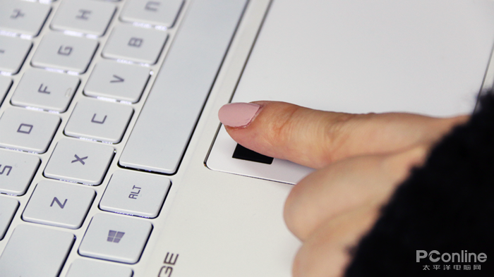 纯白色的设计笔记本 始于颜值的微星P65