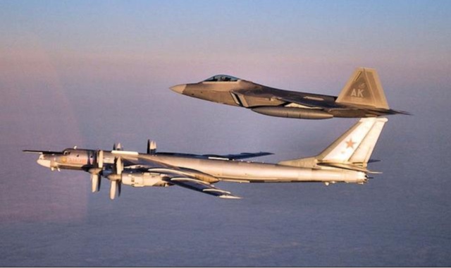 空中老寿星：图-95战略轰炸机超长待机67年，与普京总统同岁