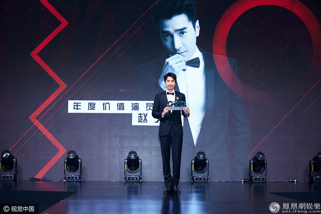 趙又廷獲GQ年度價值演員 穿一身黑色正裝氣質非凡 娛樂 第6張