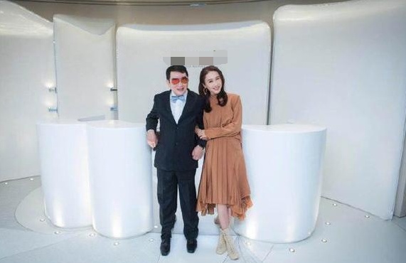 黎姿撞衫毛晓彤,相差17岁却丝毫看不出年龄差