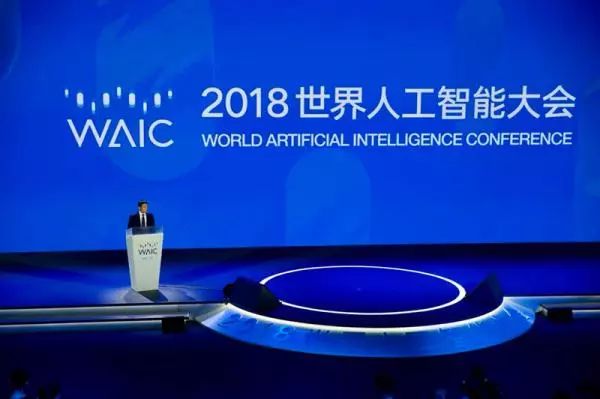 现实不止眼前的方寸，未来也不止荧屏的光怪，空姐带你们进入科幻世界｜好书优选