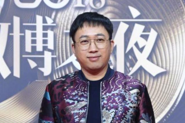 微博之夜看点多：王思聪嚼口香糖，杨幂挤C位，周星驰尴尬试戏！