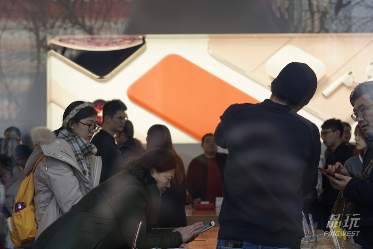 苹果倔强地低下了头