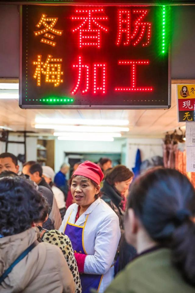 亲测武汉最火的3家灌香肠店,天天排队,买香肠靠抢!