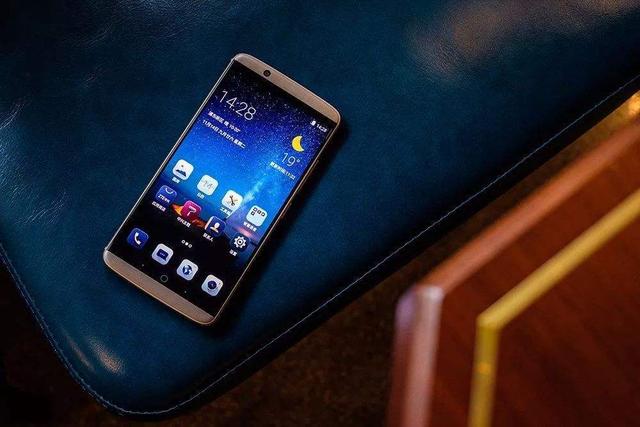 2K屏+128GB+NFC,这款老旗舰降至千元价位,体验不比小米差