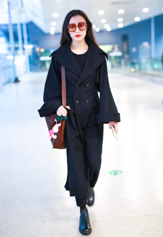 倪妮霸气归来,脚踩 水泥鞋 ,看着土掉渣却撑出3