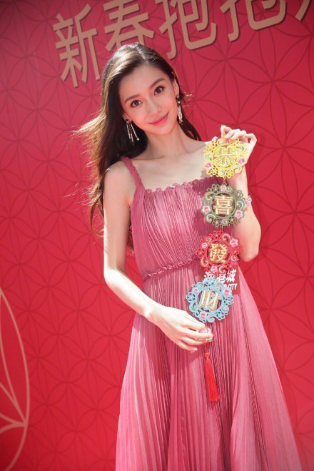 Baby希望猪年能休息陪儿子，还爆料儿子小动作非常可爱