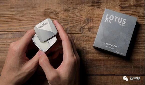 让男士涂香水变成一件很酷的事情，既是香水也是手玩｜智慧星球