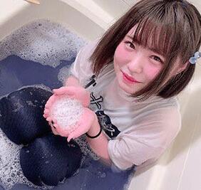 日本美女偶像售卖自己的洗澡水 1瓶10万日元！