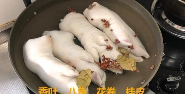 炖猪脚时,不要再先焯水,多加这1步,猪脚没有臭味,做法超简单