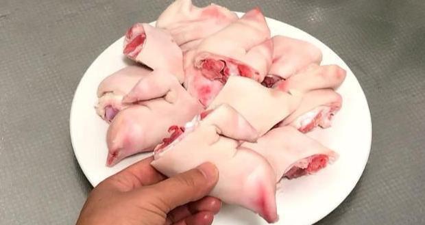 炖猪脚时,不要再先焯水,多加这1步,猪脚没有臭味,做法超简单