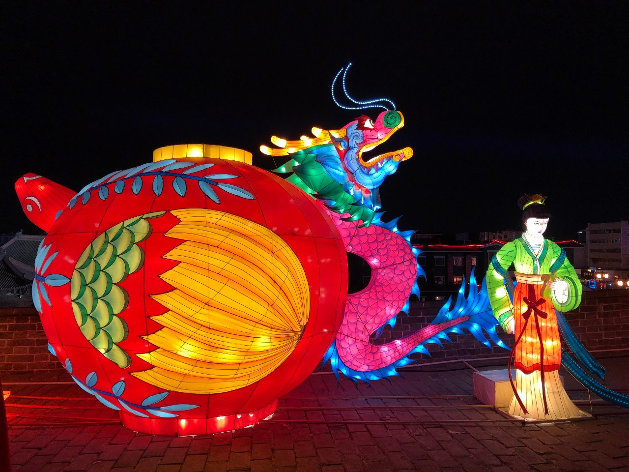 记忆深处的春节习俗 探访坐落在中国大同古都城墙上的灯会