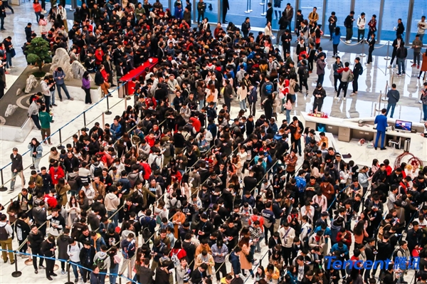 腾讯万人领红包 有人排队7小时：金额羡煞