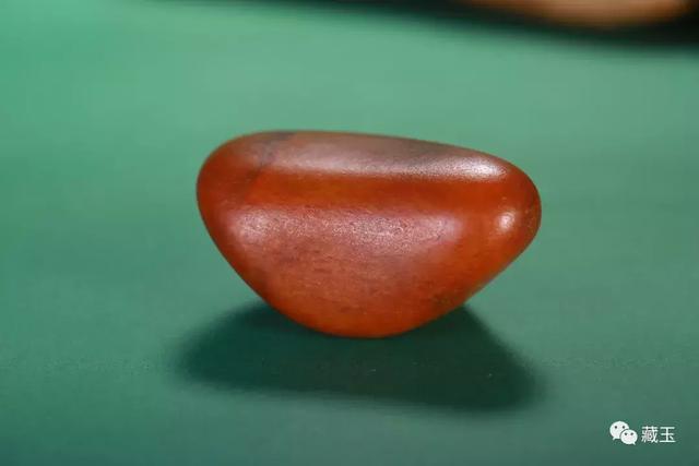 红皮和田玉的极致——籽料里的玛丽艳红!