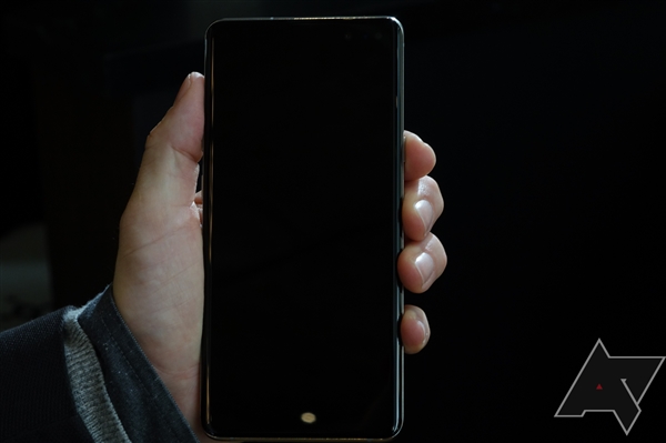 三星全球首发Galaxy 10 5G手机:6.7寸屏+六摄