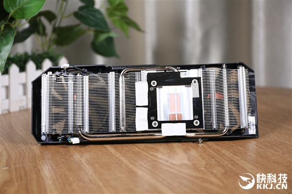 七彩虹iGame GTX 1660 Ti Ultra 6G显卡拆解图赏