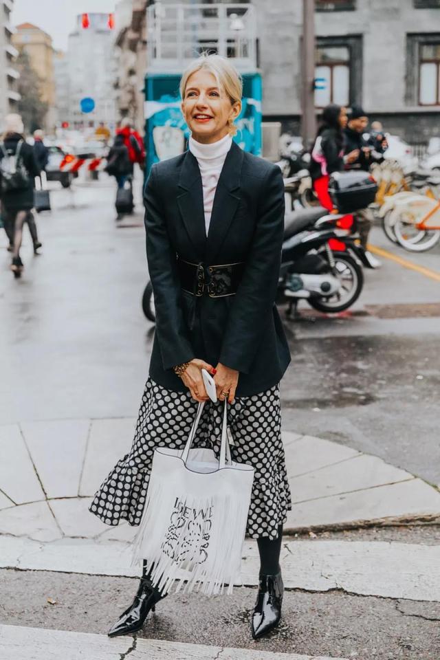 19初春,最火高领毛衣,这样穿才够美!_凤凰时尚