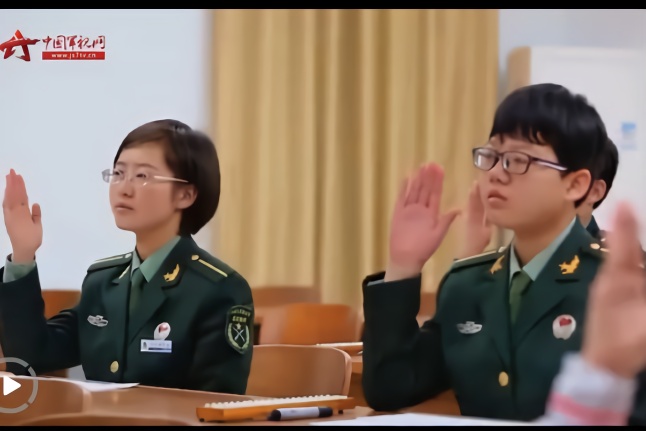 25岁的她 为何拥有14年的军龄
