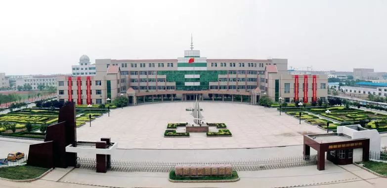 东营市胜利第二中学是省级规范化学校,胜利油田重点高中.