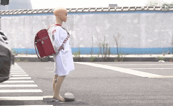 防溺水、抗撞击的救命书包，小学幼儿园给“配齐”｜钛空爆款