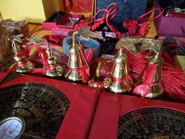 实拍,数万游客齐聚观音山参加观音开库,人山人海
