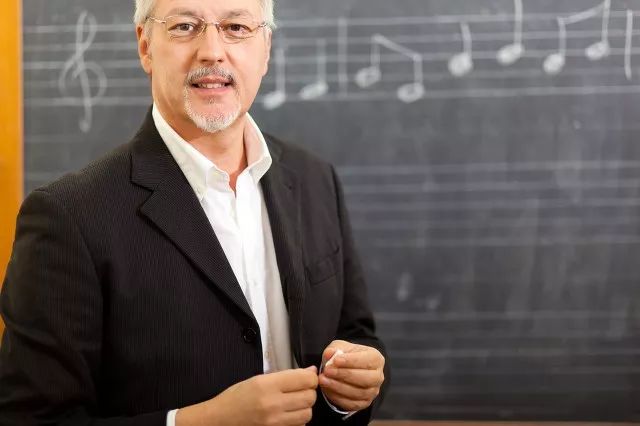 抖音矩阵粉丝破千万，「哎呀音乐」要让成人音乐教育「先快乐再说」| 早起看早期