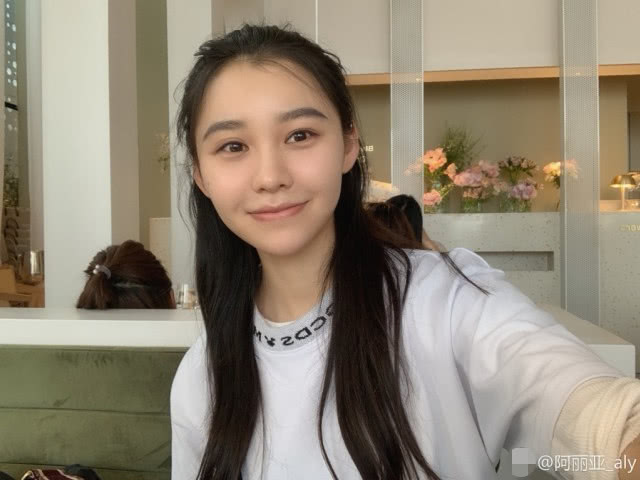 女方阿丽亚高清照曝光竟这么美