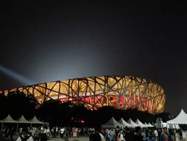 挥泪大甩卖！锤子停止研发，罗永浩为5万出场费帮微商站台！