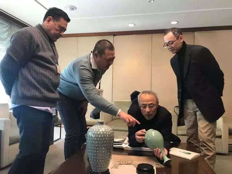 中国工艺美术大师向日本陶瓷美术馆捐赠青瓷作品__凤凰网