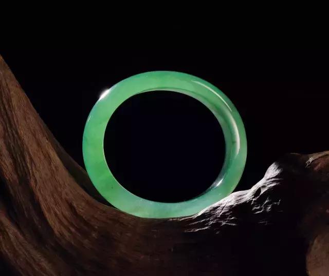 翡翠手镯——贵妃镯
