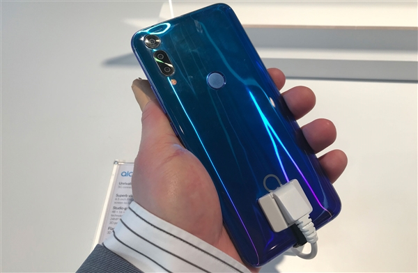 以阿尔卡特的名义：TCL奔向高端5G手机