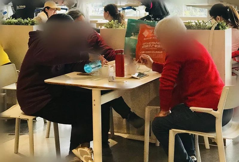 星期二的宜家，本质就是一个餐厅 乱逛