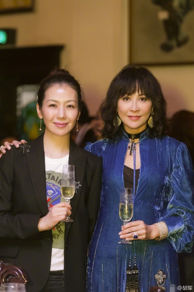胡军大赞女儿“九九”舞台表现力强，看来又一个星二代要出道了