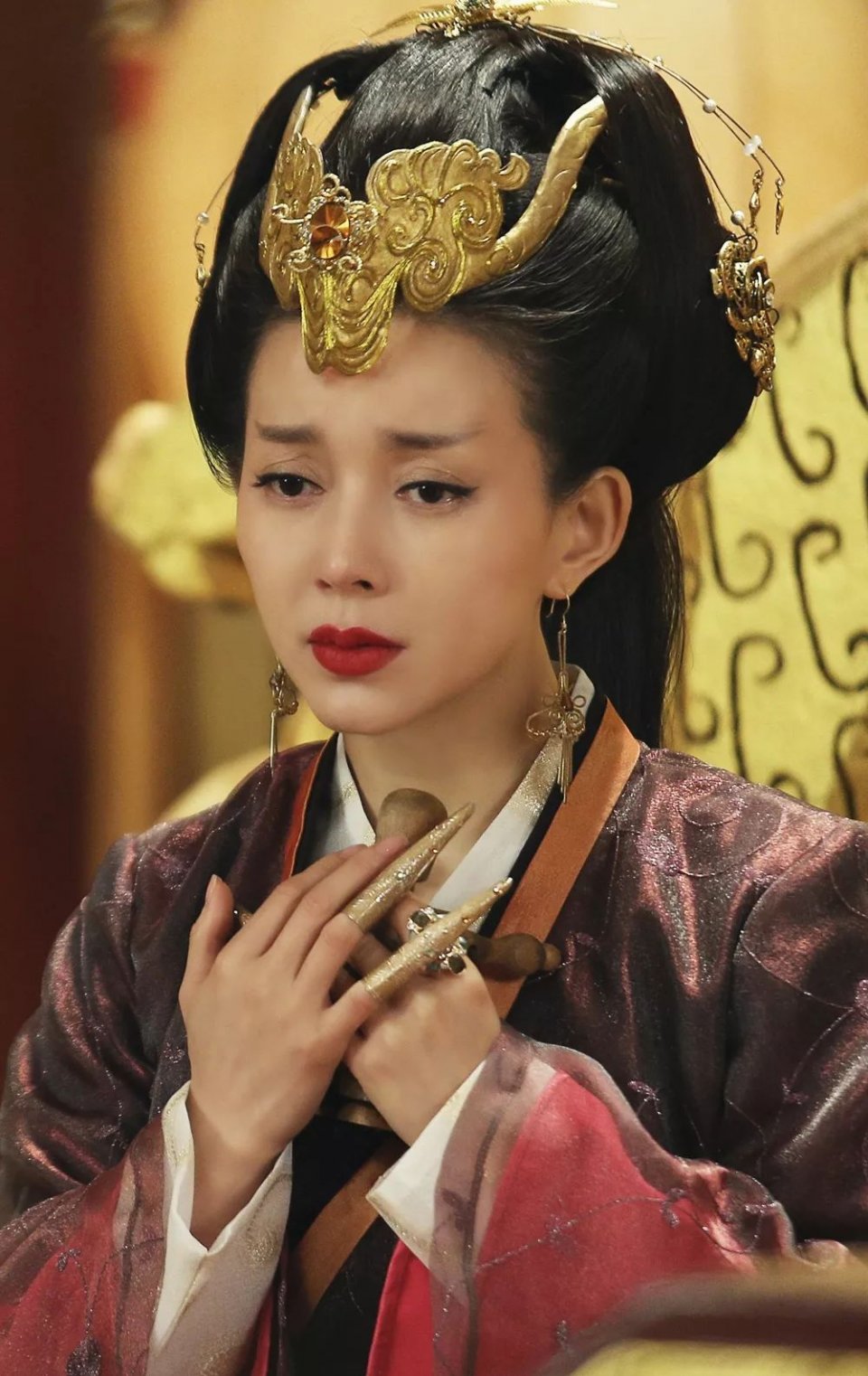 《武林外传》里的最美遗珠，如今整得六亲不认，双眼皮比卧蚕还大了…