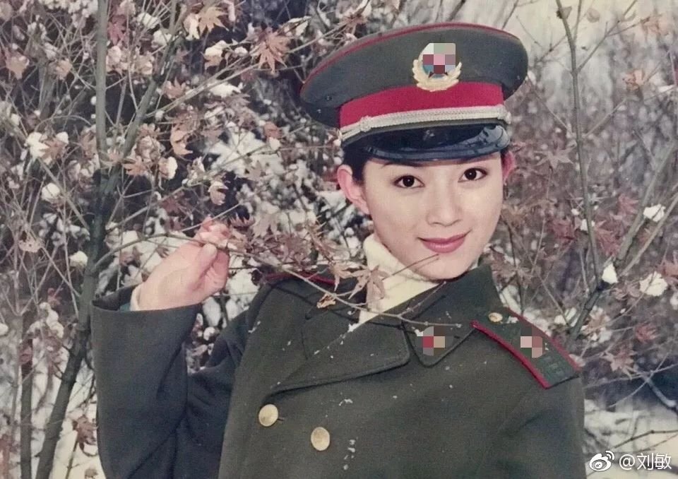《武林外传》里的最美遗珠，如今整得六亲不认，双眼皮比卧蚕还大了…
