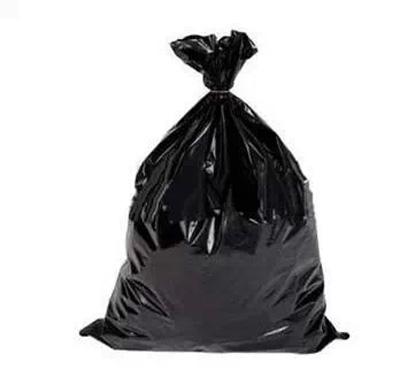 衣物放置垃圾袋在太阳底下暴晒