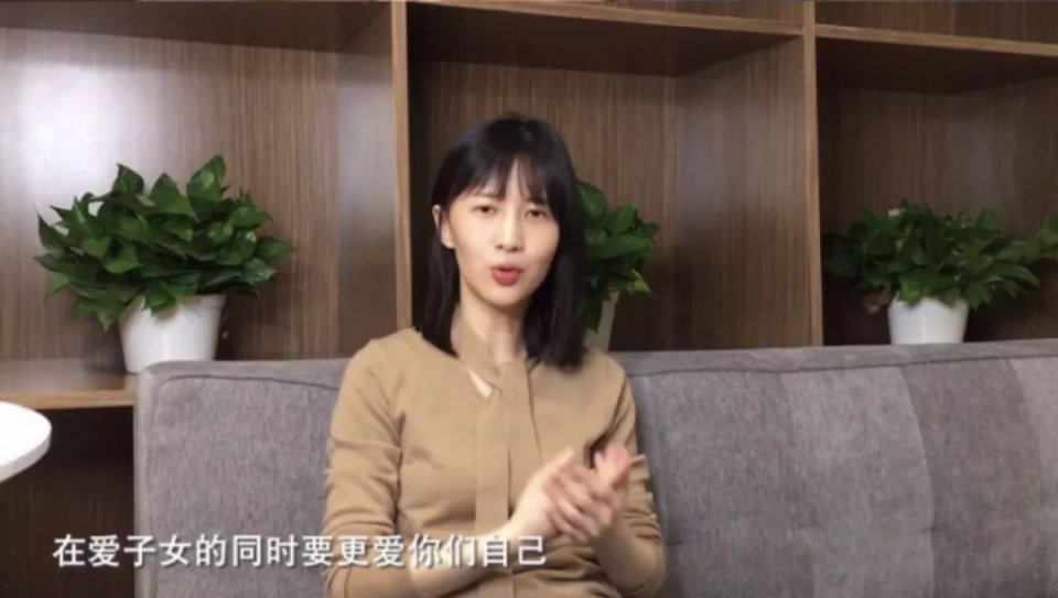 娱乐圈最好命女星居然被虐到突然狂哭不止？精神操纵法是下蛊术吗？