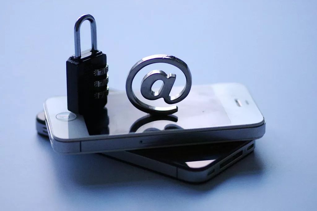 短信悄然复活正引发「蝴蝶效应」，下一站或是通信互联网？｜观察+