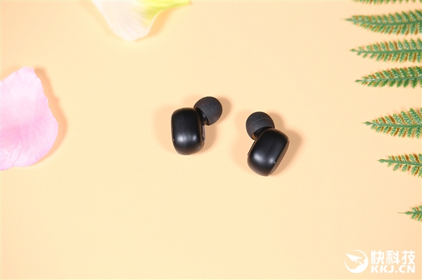 续航4小时 Redmi真无线蓝牙耳机AirDots图赏