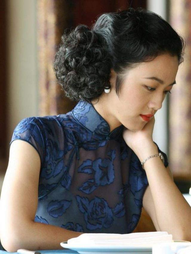 杨幂民国旗袍造型上热搜?但和她们的旗袍造型相比,真的差远了!