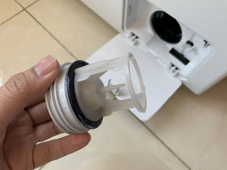 洗衣机右下角的门是干什么用的?打开可能会有“惊喜”