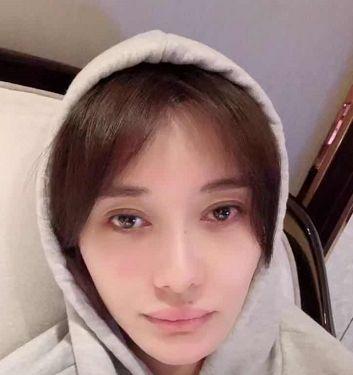 海归学历造假、被王思聪怼下巴“与时俱长”的女星，这张新脸吓哭网友···