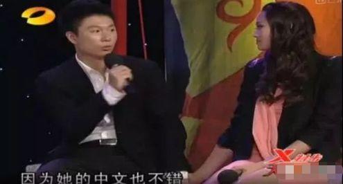 我们问了李小鹏：李安琪爱说英文是在晒“优越感”吗？