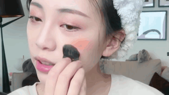 让杨幂嫩出水的这款“樱花妆”，连从不化妆的郑爽也忍不住仿